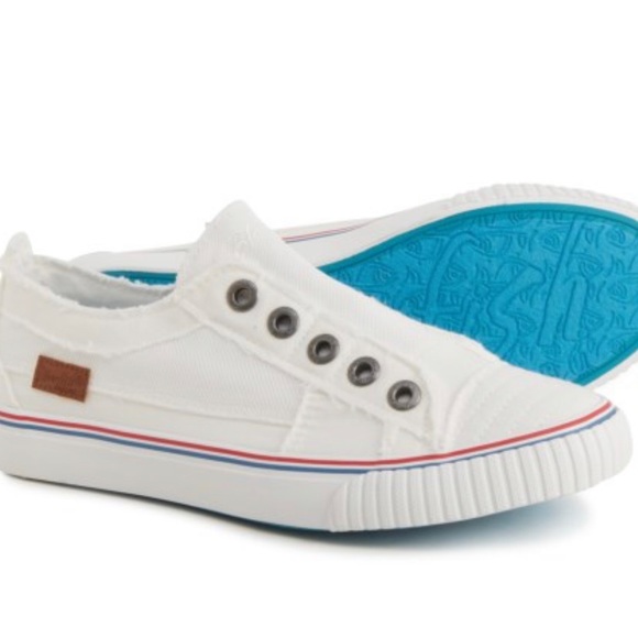 Blowfish Shoes - NWT Blowfish Buzz White Color Wash Canvas Malibu Sneakers 7.5